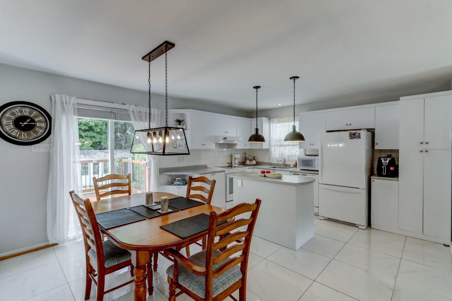 









1329


Boul. Maisonneuve

,
Saint-Jérôme,




QC
J5L1Y6

