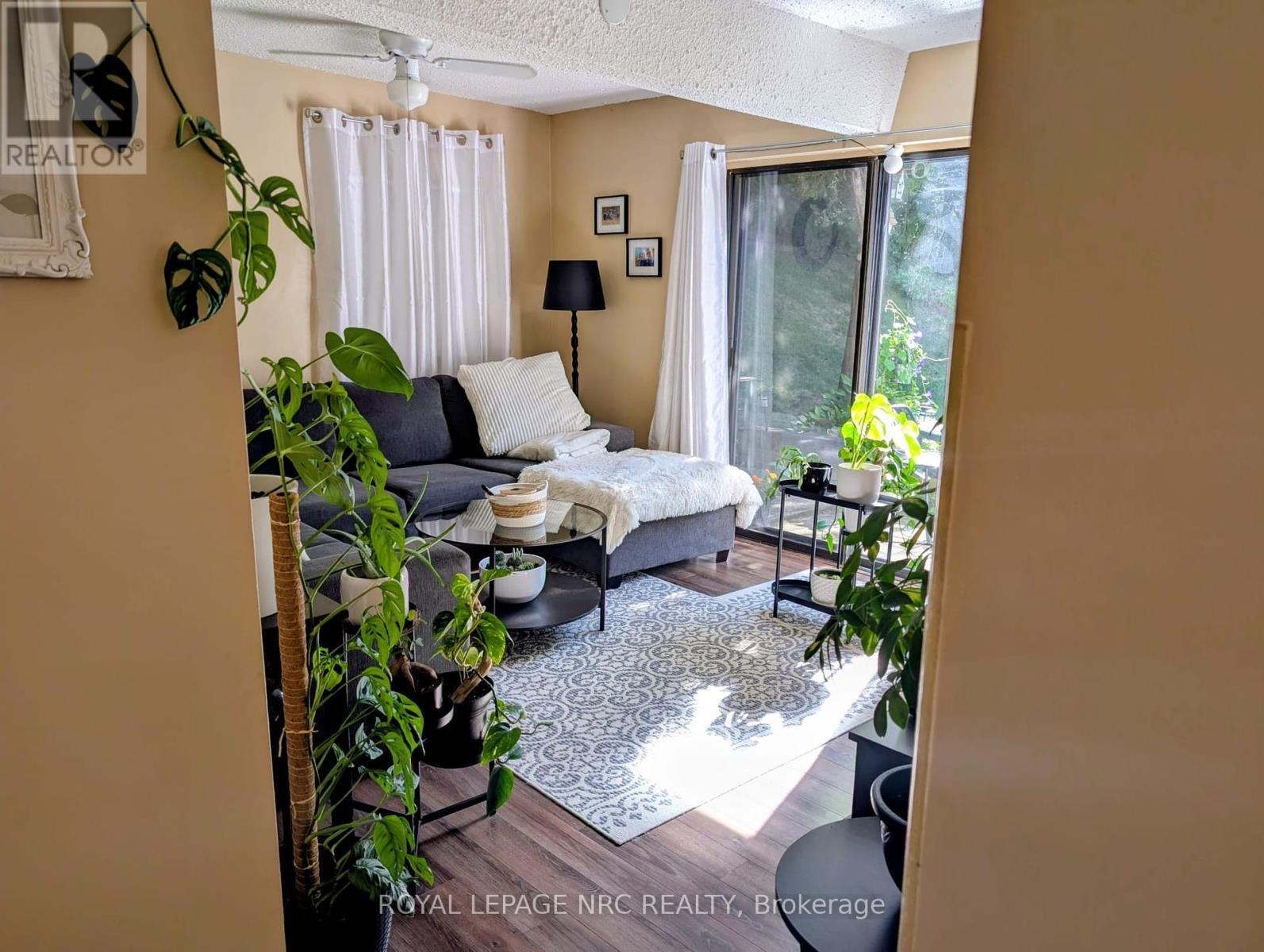 












4132 CHIPPAWA PARKWAY

,
Niagara Falls (Chippawa),




Ontario
L2G6E5

