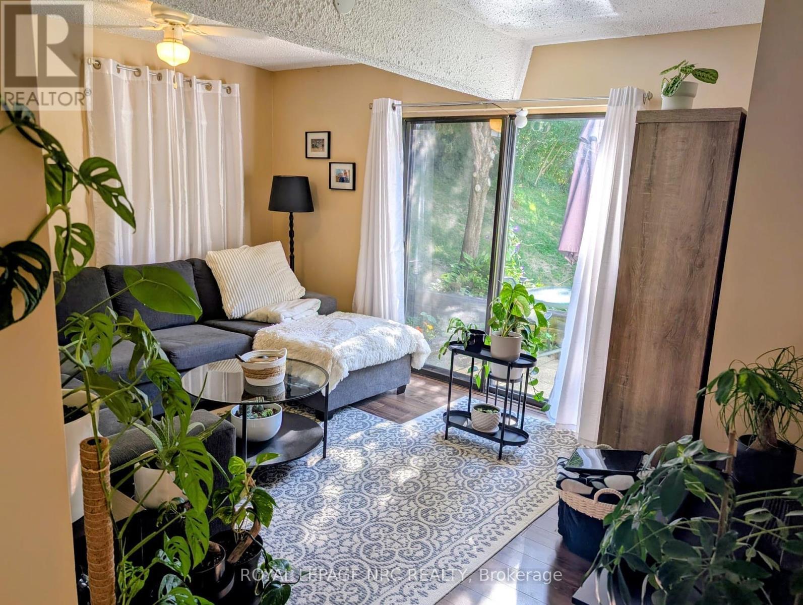 












4132 CHIPPAWA PARKWAY

,
Niagara Falls (Chippawa),




Ontario
L2G6E5

