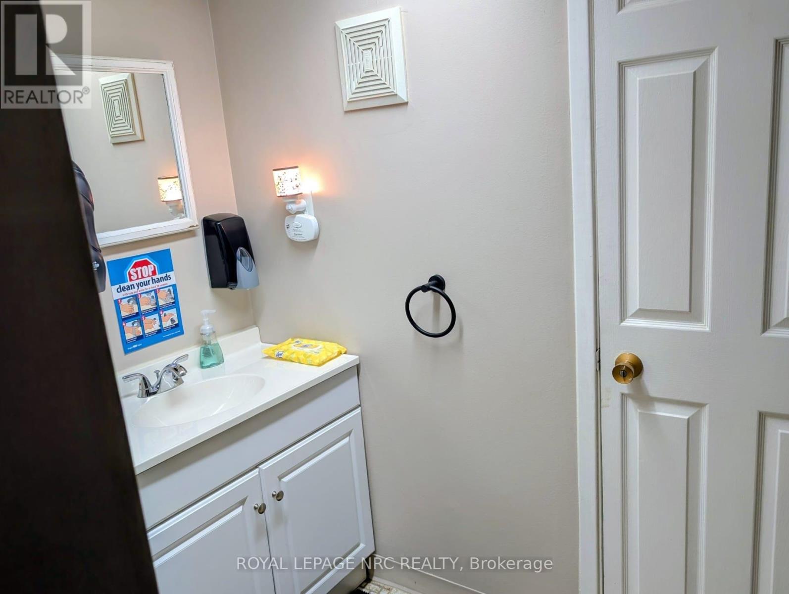 












4132 CHIPPAWA PARKWAY

,
Niagara Falls (Chippawa),




Ontario
L2G6E5

