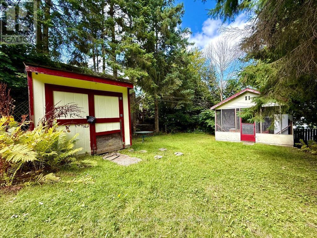 












4 DUNCAN STREET E

,
Huntsville (Chaffey),




Ontario
P1H1W4

