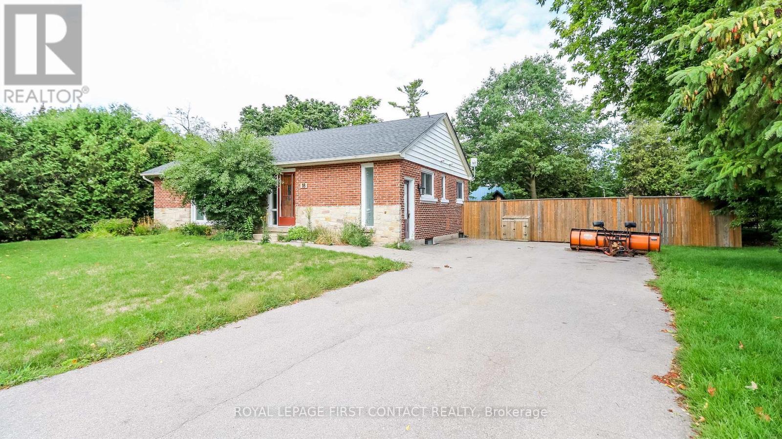 












18 CARBERRY STREET

,
Erin,




Ontario
N0B1T0

