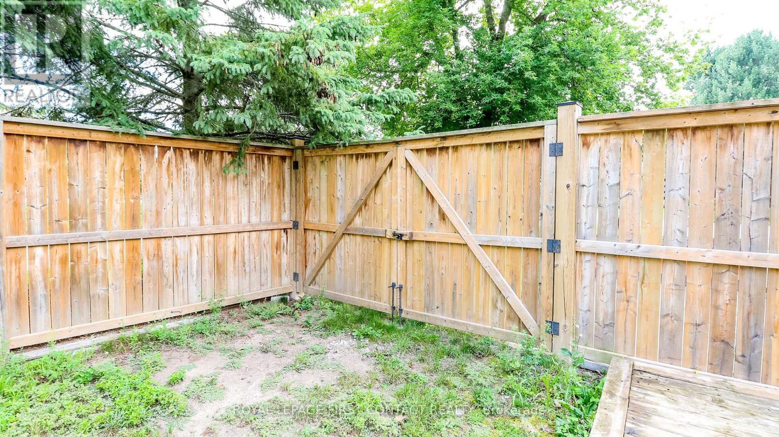 












18 CARBERRY STREET

,
Erin,




Ontario
N0B1T0

