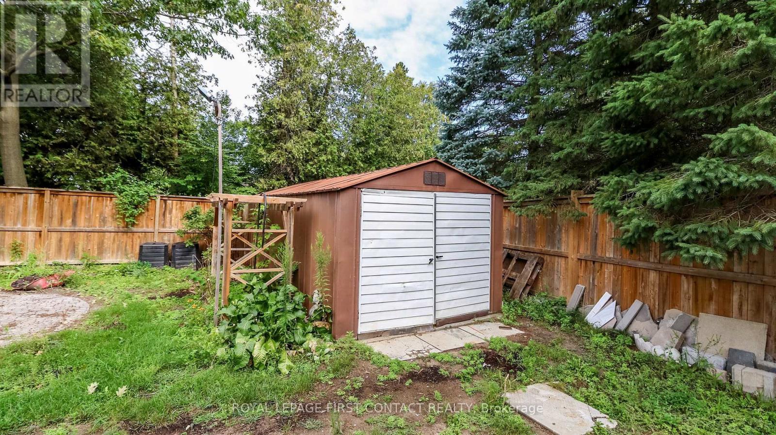 












18 CARBERRY STREET

,
Erin,




Ontario
N0B1T0

