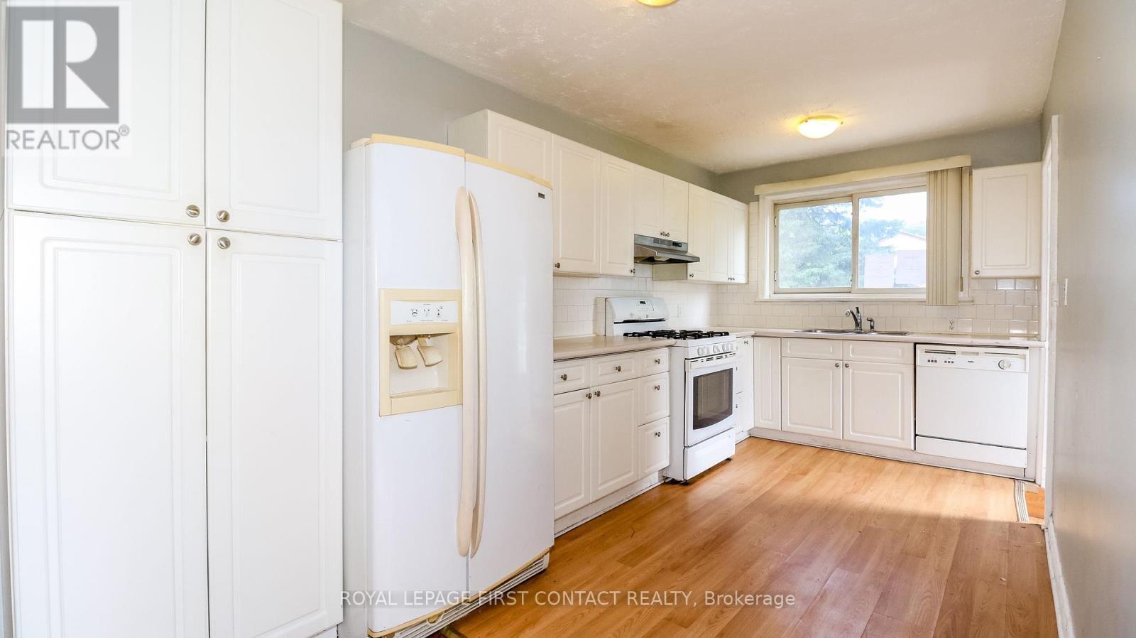 












18 CARBERRY STREET

,
Erin,




Ontario
N0B1T0

