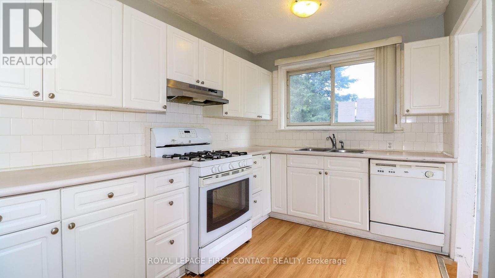 












18 CARBERRY STREET

,
Erin,




Ontario
N0B1T0

