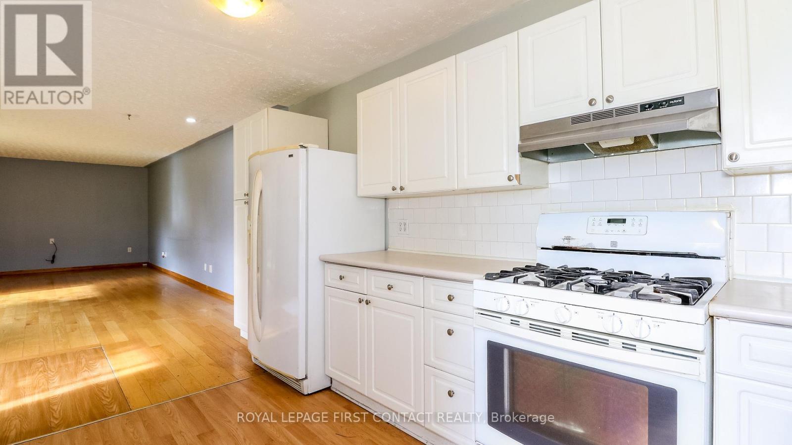 












18 CARBERRY STREET

,
Erin,




Ontario
N0B1T0

