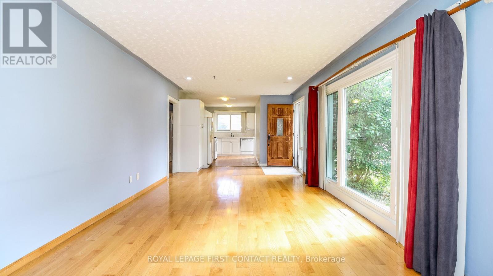 












18 CARBERRY STREET

,
Erin,




Ontario
N0B1T0

