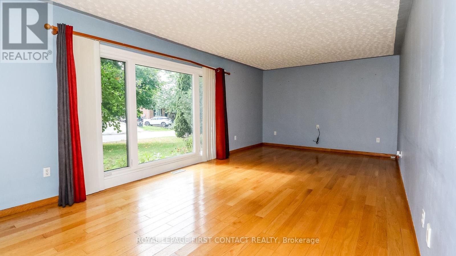 












18 CARBERRY STREET

,
Erin,




Ontario
N0B1T0

