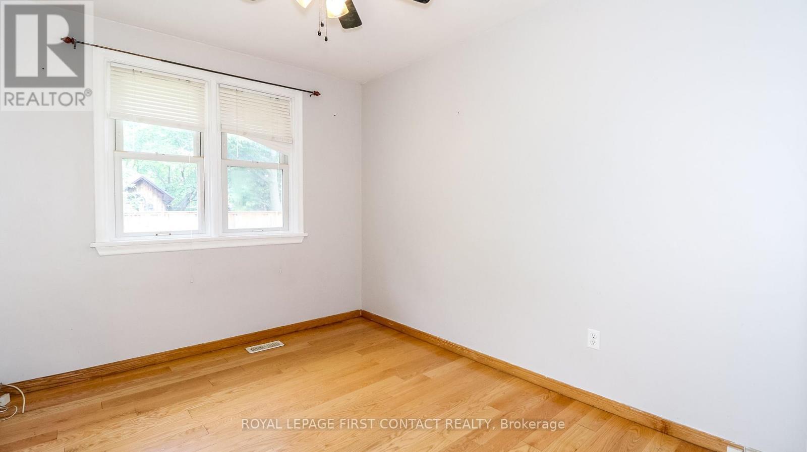 












18 CARBERRY STREET

,
Erin,




Ontario
N0B1T0

