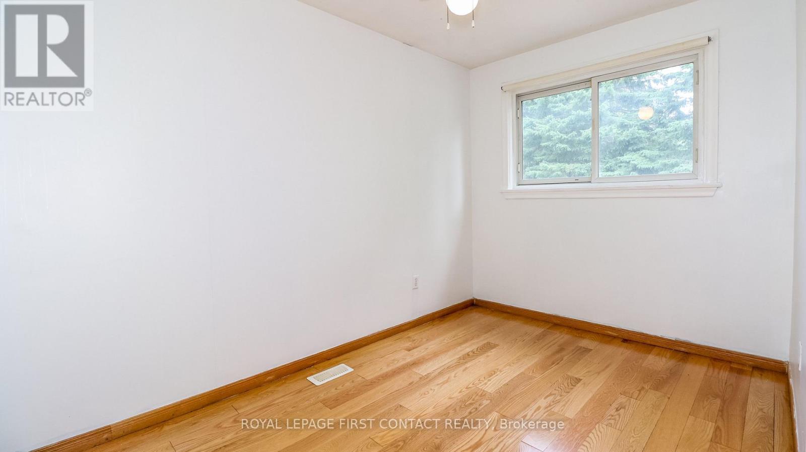 












18 CARBERRY STREET

,
Erin,




Ontario
N0B1T0

