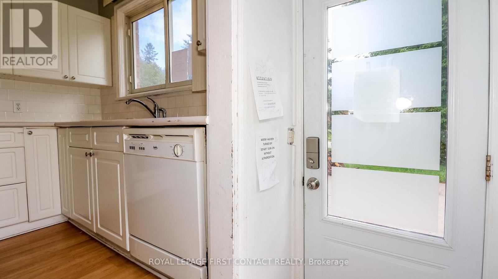 












18 CARBERRY STREET

,
Erin,




Ontario
N0B1T0

