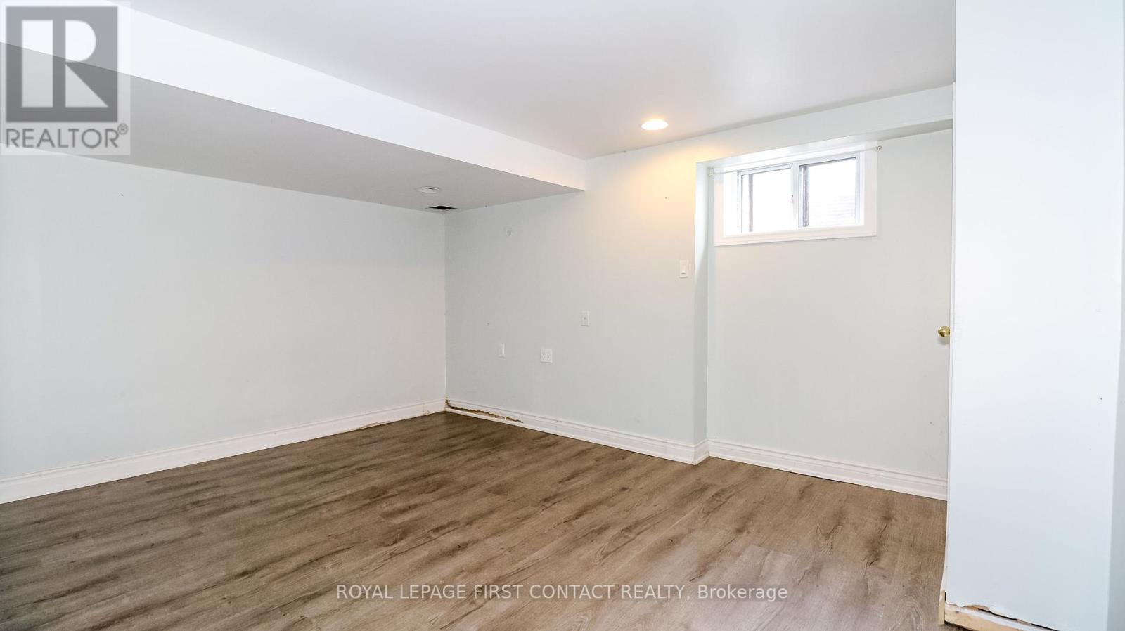 












18 CARBERRY STREET

,
Erin,




Ontario
N0B1T0

