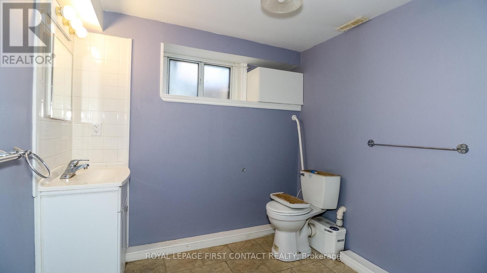 












18 CARBERRY STREET

,
Erin,




Ontario
N0B1T0

