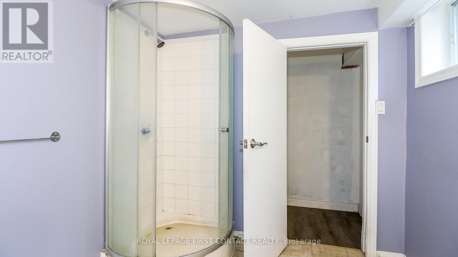 












18 CARBERRY STREET

,
Erin,




Ontario
N0B1T0

