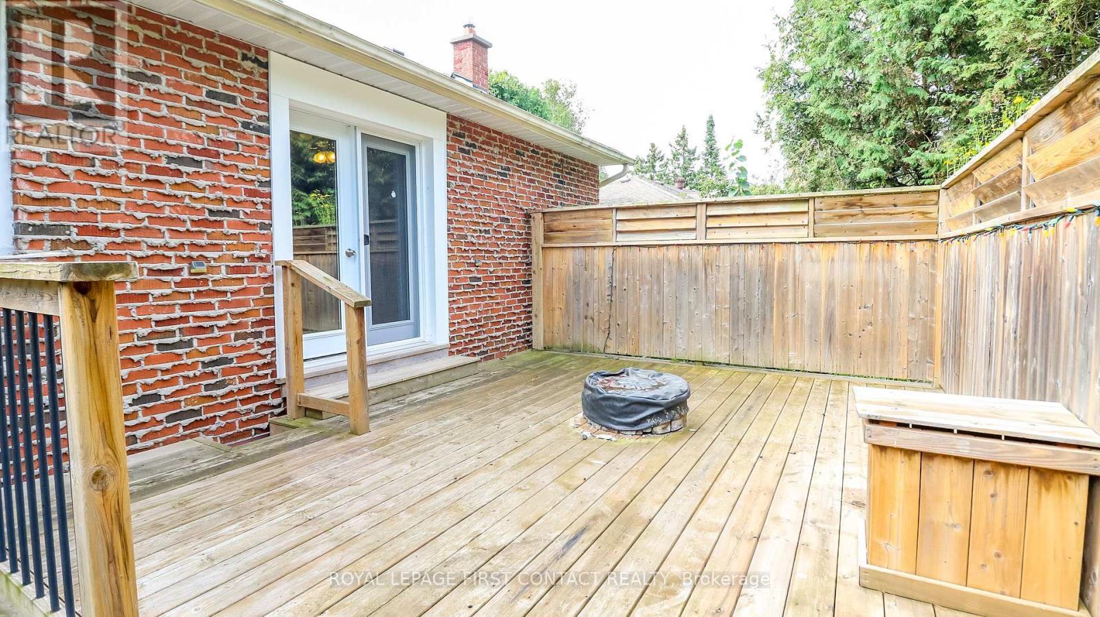 












18 CARBERRY STREET

,
Erin,




Ontario
N0B1T0

