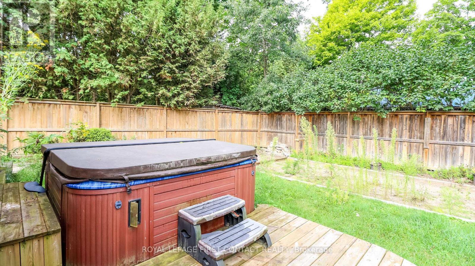 












18 CARBERRY STREET

,
Erin,




Ontario
N0B1T0

