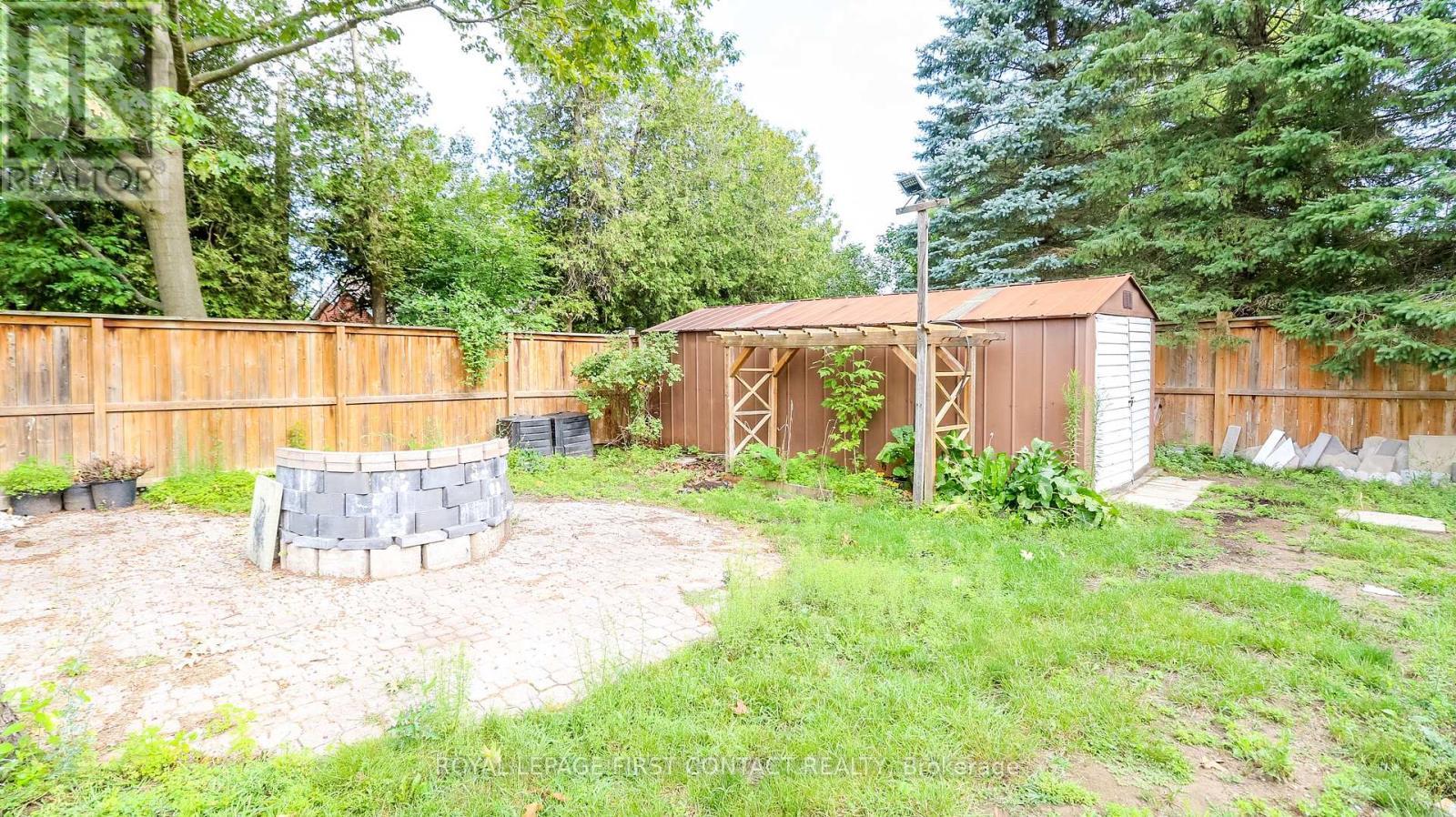 












18 CARBERRY STREET

,
Erin,




Ontario
N0B1T0

