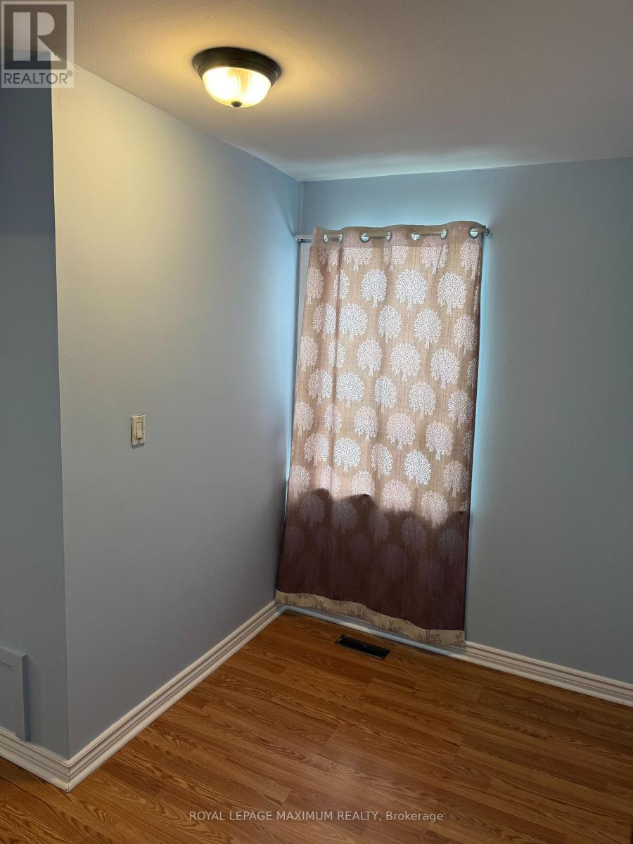 












UPPER - 5 LAWRENCE CRESCENT

,
Brampton,




Ontario
L6W2P2

