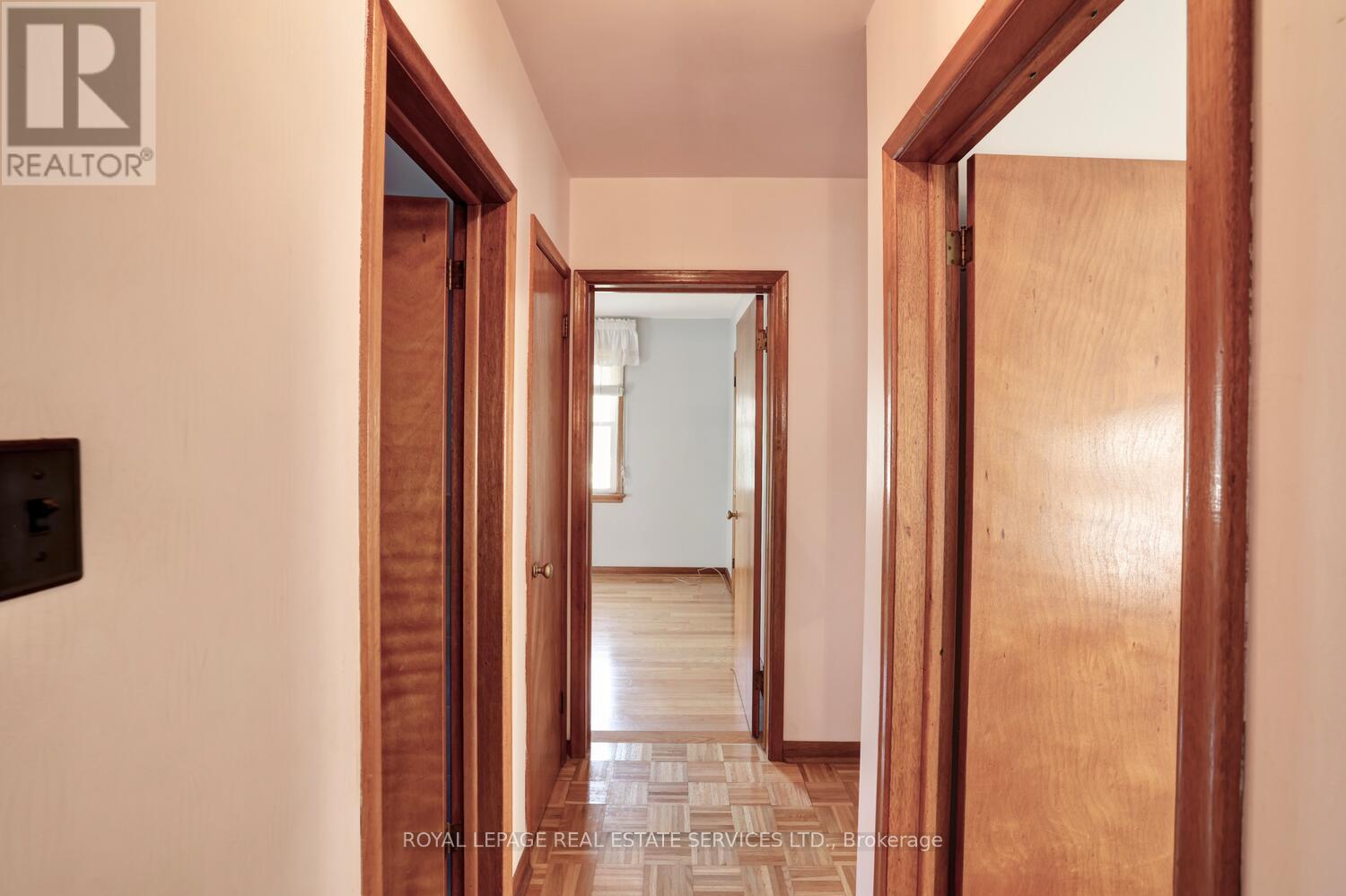 












1320 NORTHMOUNT AVENUE

,
Mississauga,




Ontario
L5E1Y5

