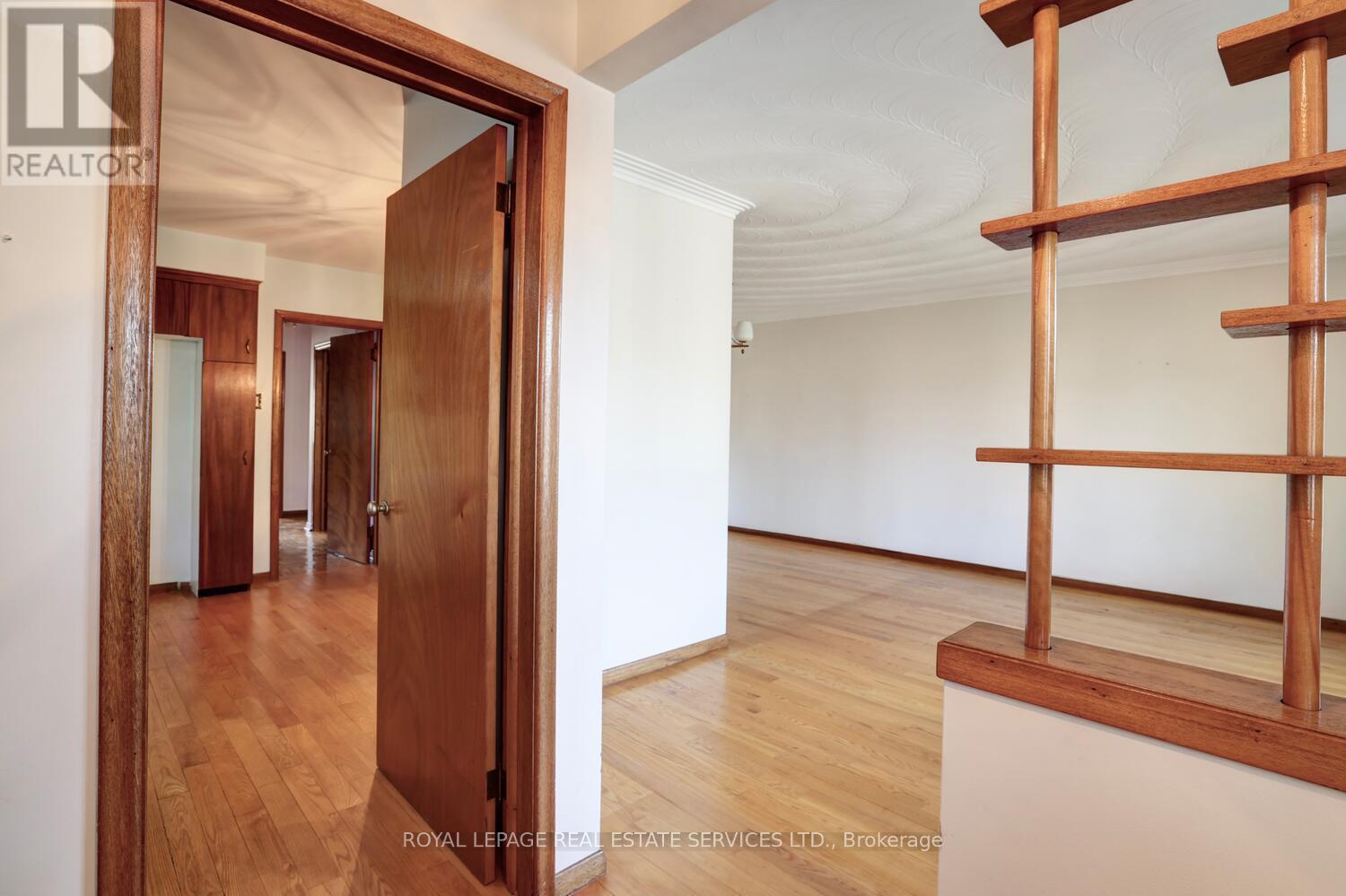 












1320 NORTHMOUNT AVENUE

,
Mississauga,




Ontario
L5E1Y5

