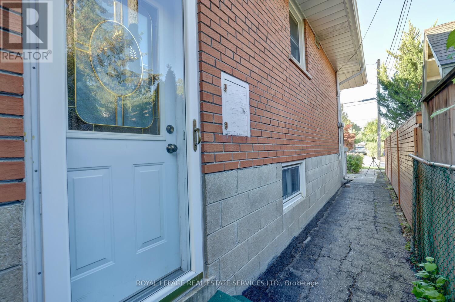 












1320 NORTHMOUNT AVENUE

,
Mississauga,




Ontario
L5E1Y5

