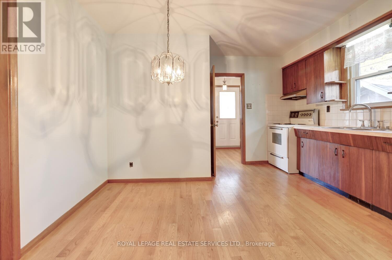 












1320 NORTHMOUNT AVENUE

,
Mississauga,




Ontario
L5E1Y5

