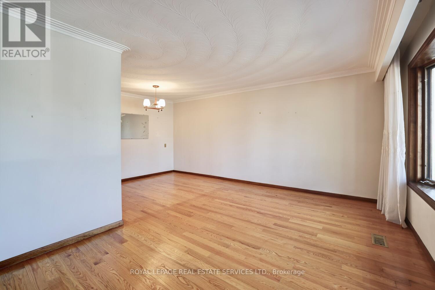 












1320 NORTHMOUNT AVENUE

,
Mississauga,




Ontario
L5E1Y5

