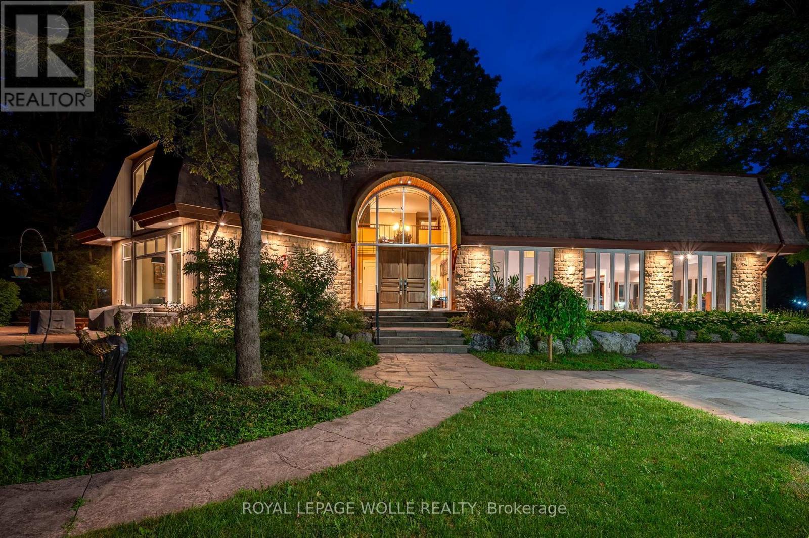 












2229 HERRGOTT ROAD

,
Wellesley,




Ontario
N0B2M0

