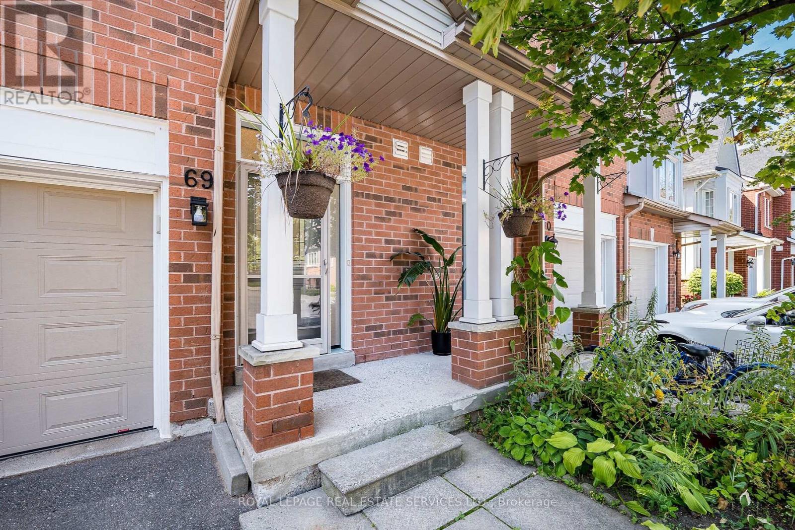 












69 - 1588 SOUTH PARADE COURT

,
Mississauga,




Ontario
L5M6E7


