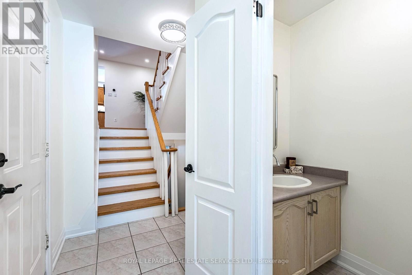 












69 - 1588 SOUTH PARADE COURT

,
Mississauga,




Ontario
L5M6E7

