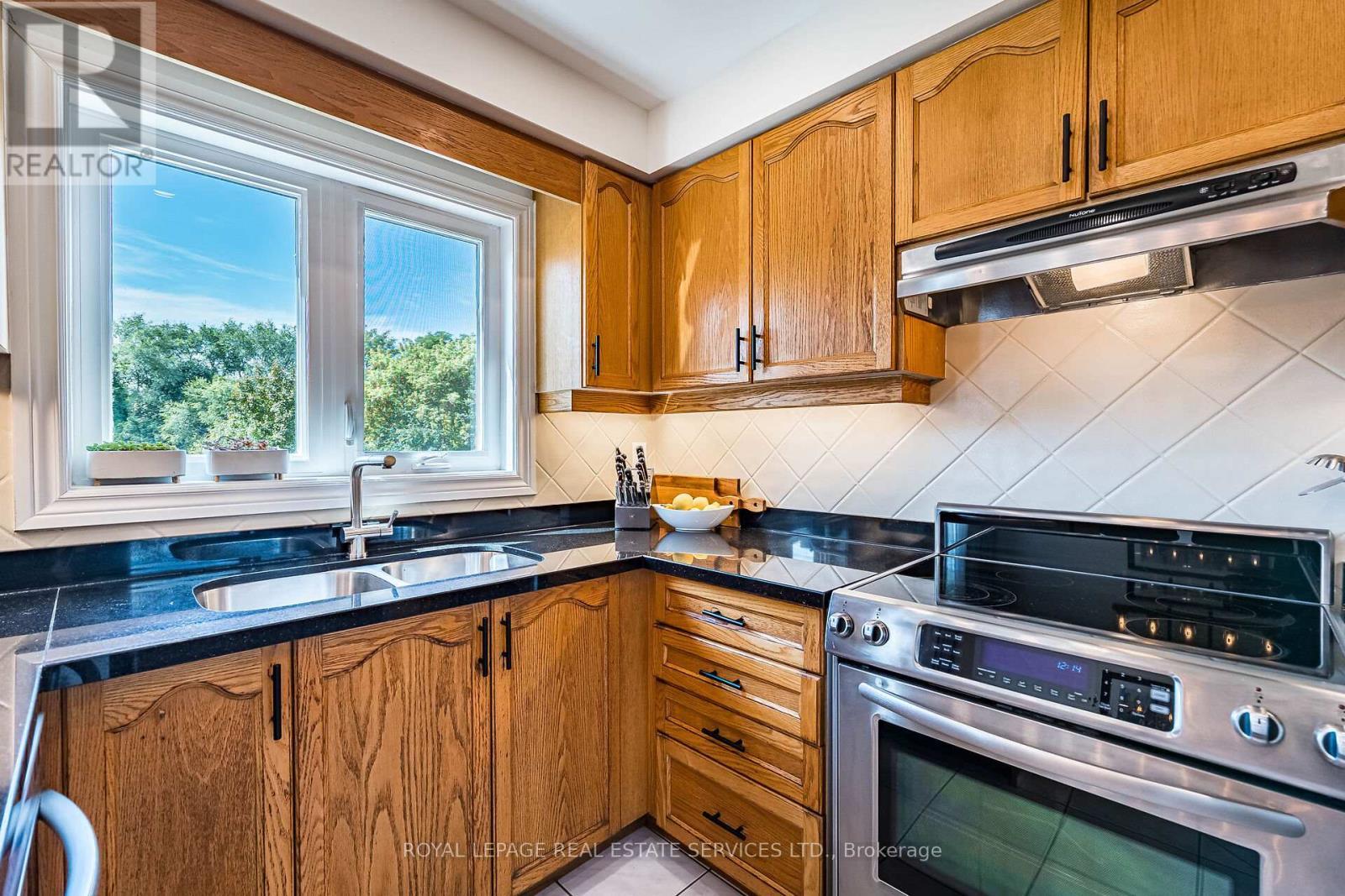 












69 - 1588 SOUTH PARADE COURT

,
Mississauga,




Ontario
L5M6E7

