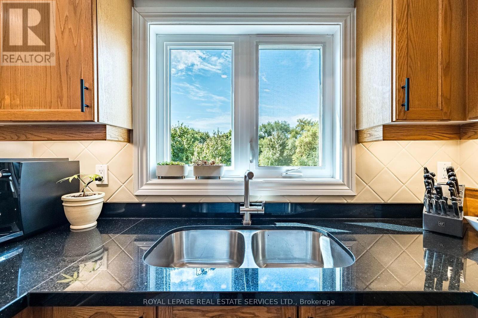 












69 - 1588 SOUTH PARADE COURT

,
Mississauga,




Ontario
L5M6E7

