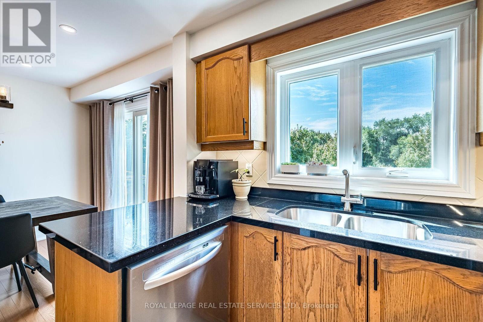 












69 - 1588 SOUTH PARADE COURT

,
Mississauga,




Ontario
L5M6E7


