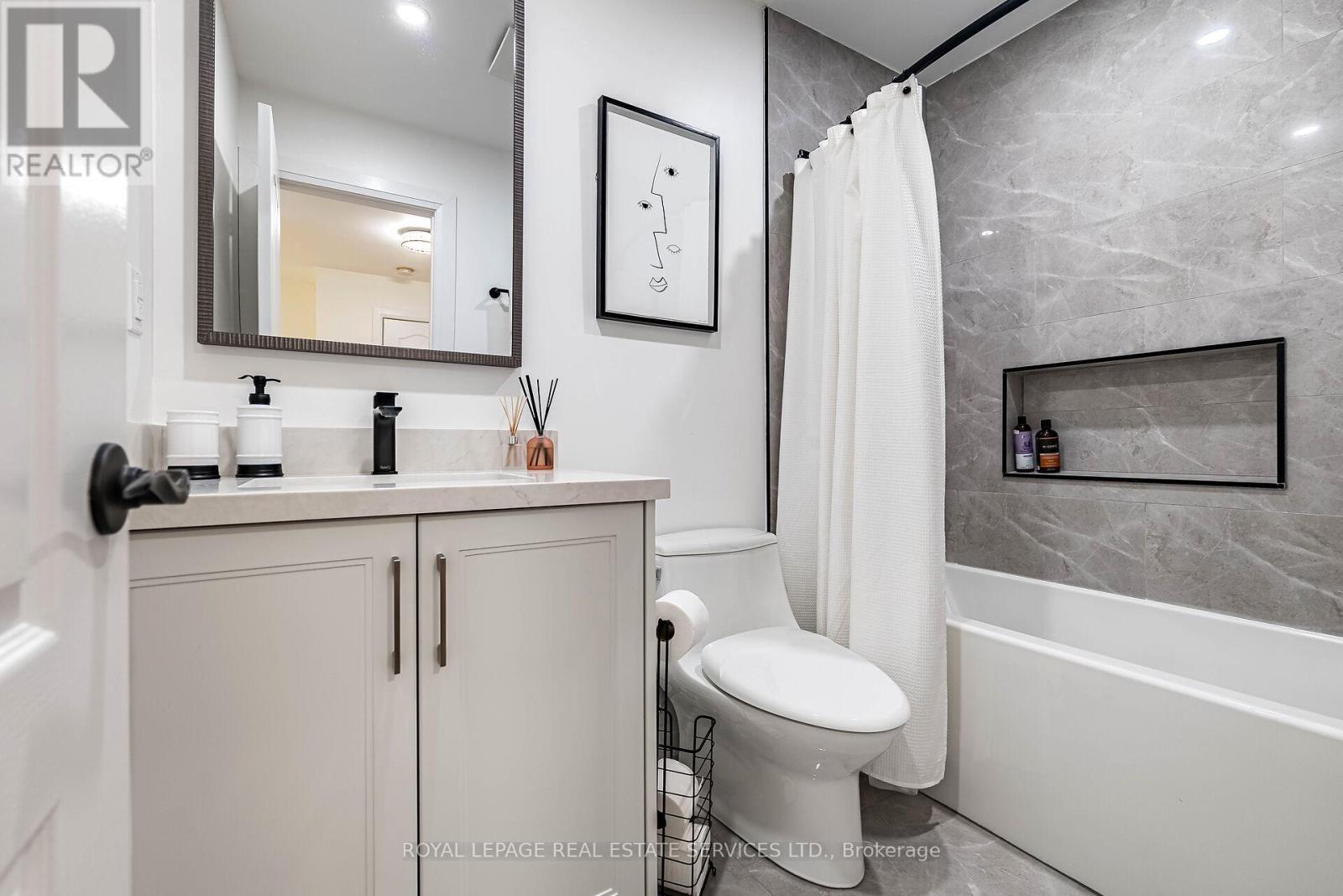 












69 - 1588 SOUTH PARADE COURT

,
Mississauga,




Ontario
L5M6E7

