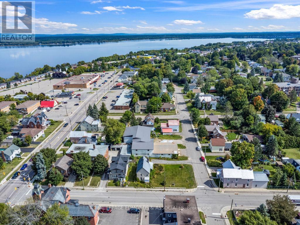 












381 SUPPLE STREET

,
Pembroke,




Ontario
K8A3H7

