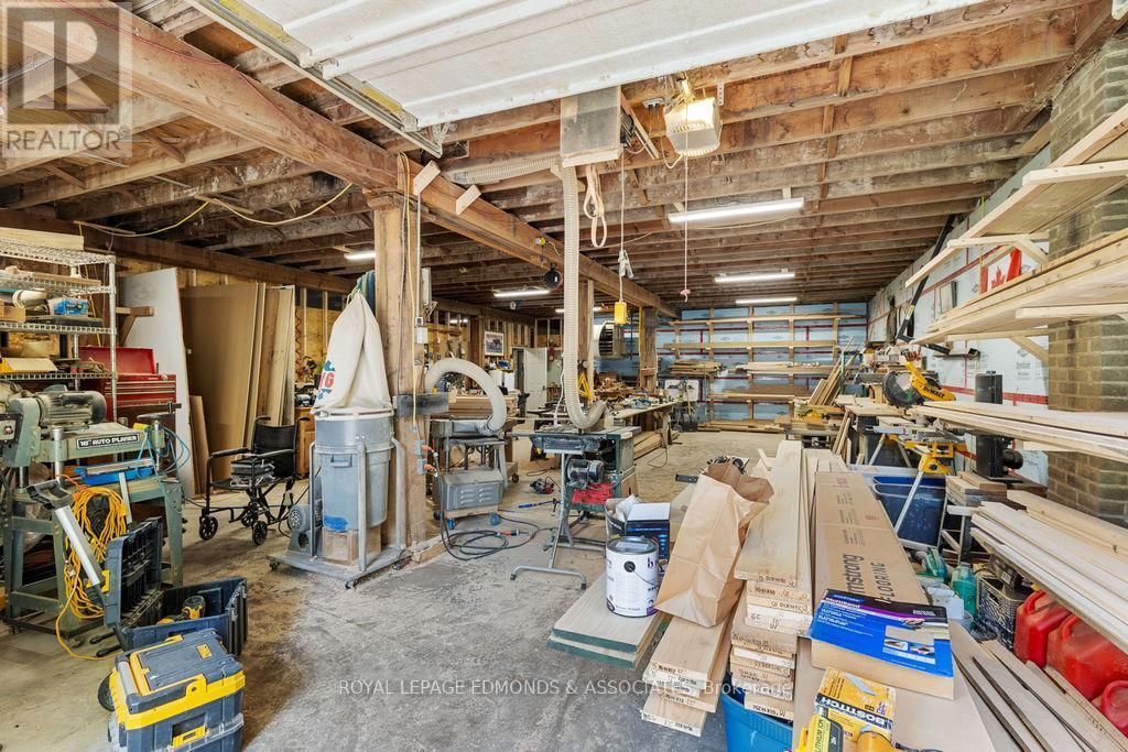 












381 SUPPLE STREET

,
Pembroke,




Ontario
K8A3H7

