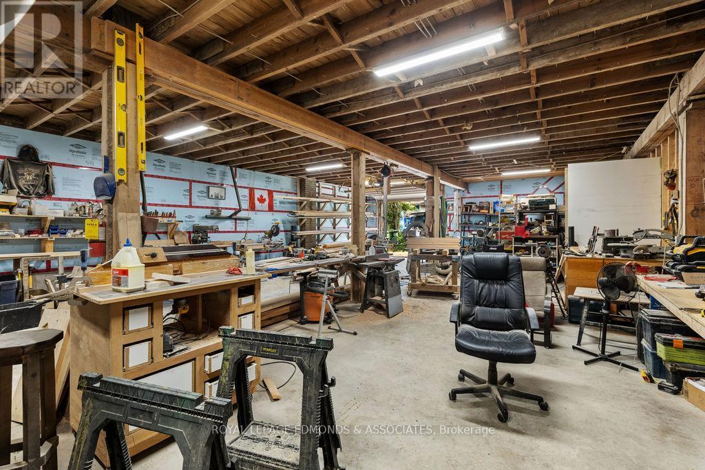 












381 SUPPLE STREET

,
Pembroke,




Ontario
K8A3H7

