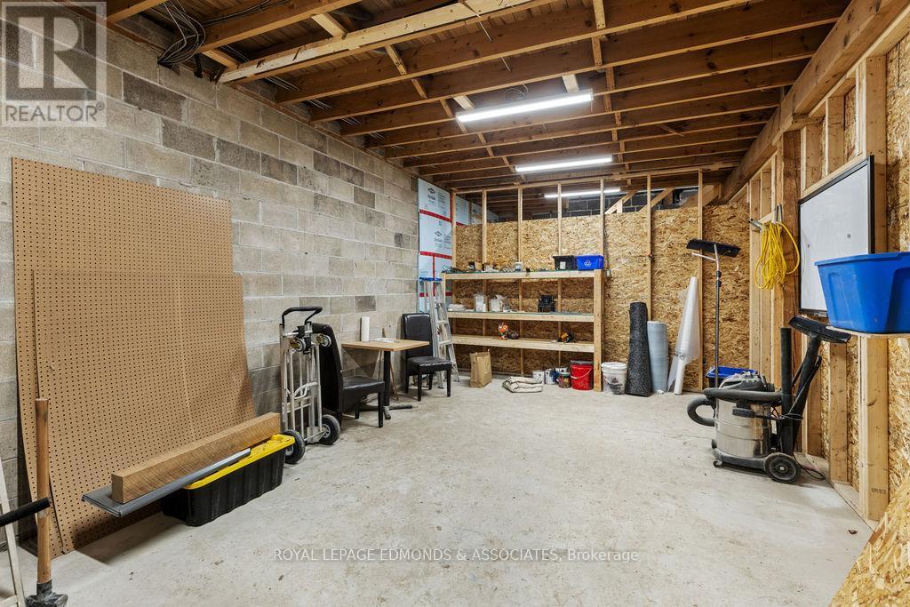 












381 SUPPLE STREET

,
Pembroke,




Ontario
K8A3H7

