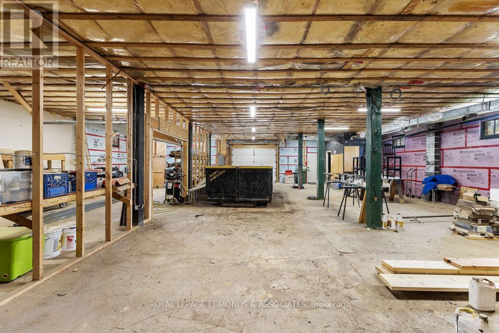 












381 SUPPLE STREET

,
Pembroke,




Ontario
K8A3H7


