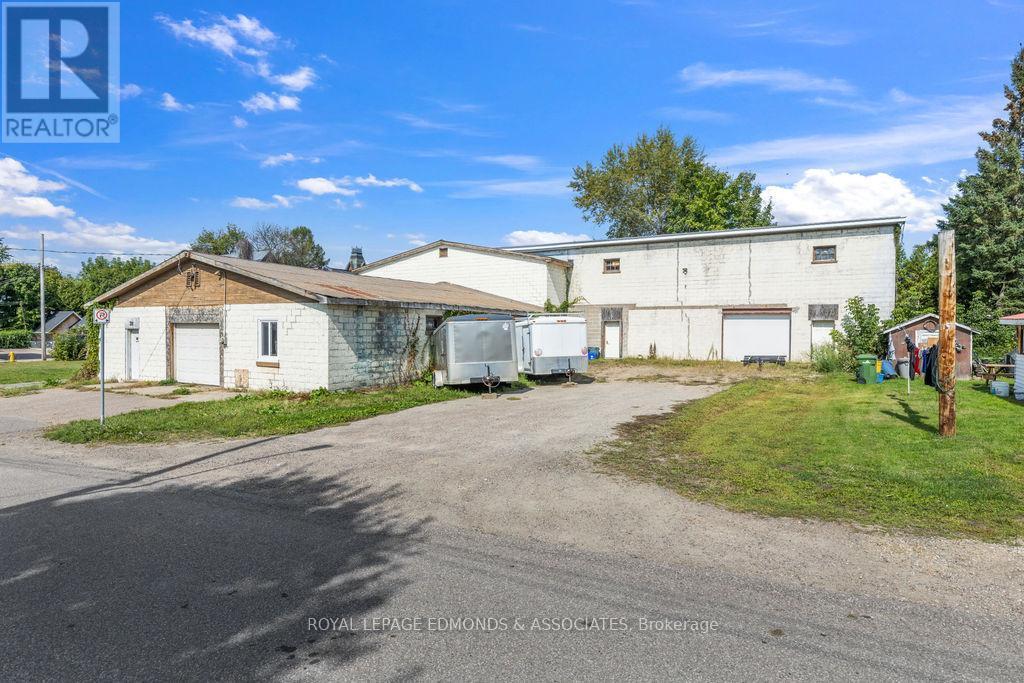 












381 SUPPLE STREET

,
Pembroke,




Ontario
K8A3H7

