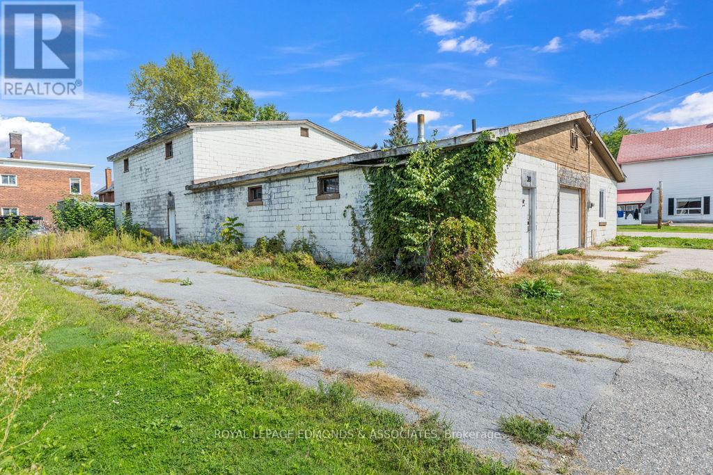 












381 SUPPLE STREET

,
Pembroke,




Ontario
K8A3H7

