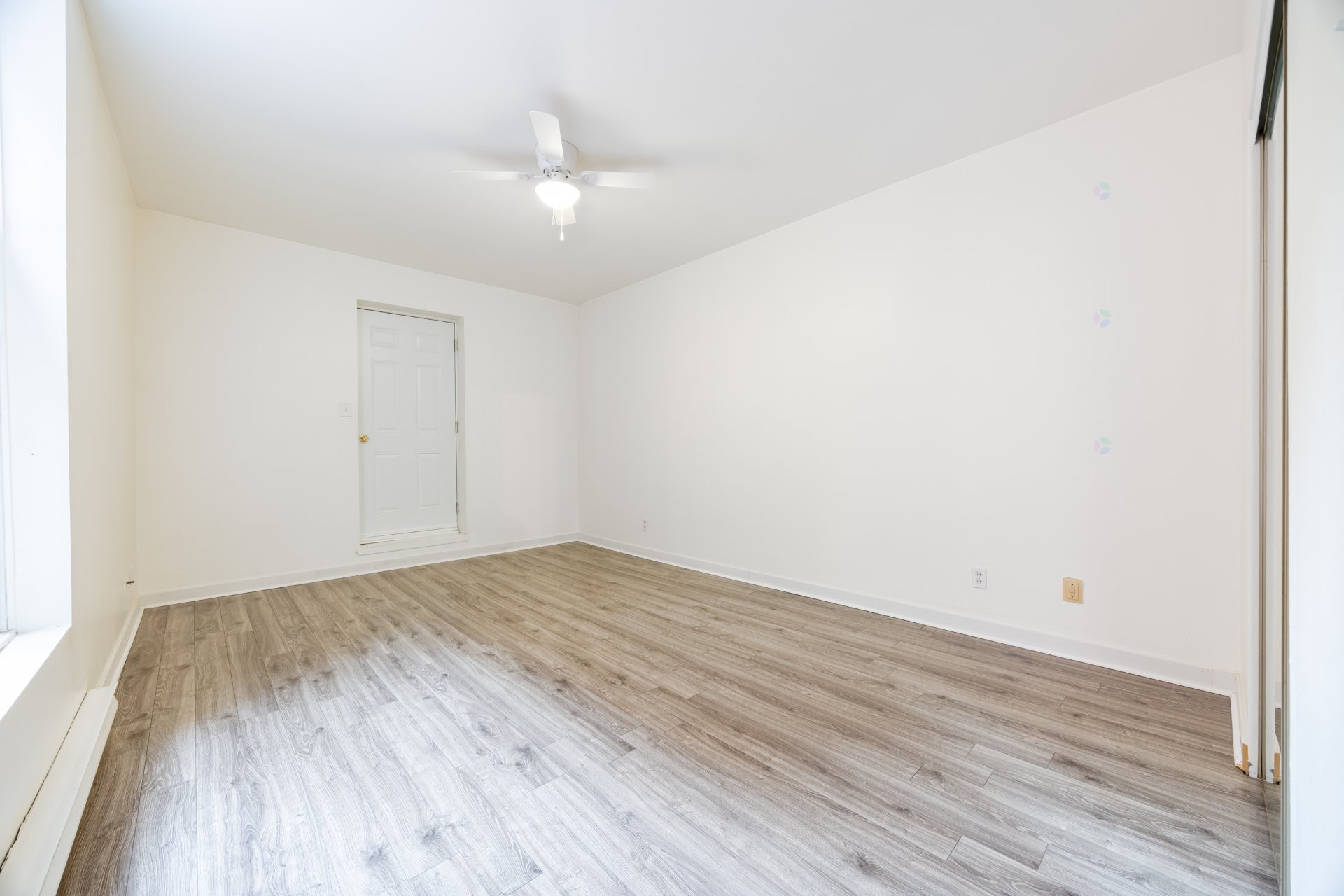 









1319


Rue Ste-Catherine E.

, 3,
Montréal (Ville-Marie),




QC
H2L2H4

