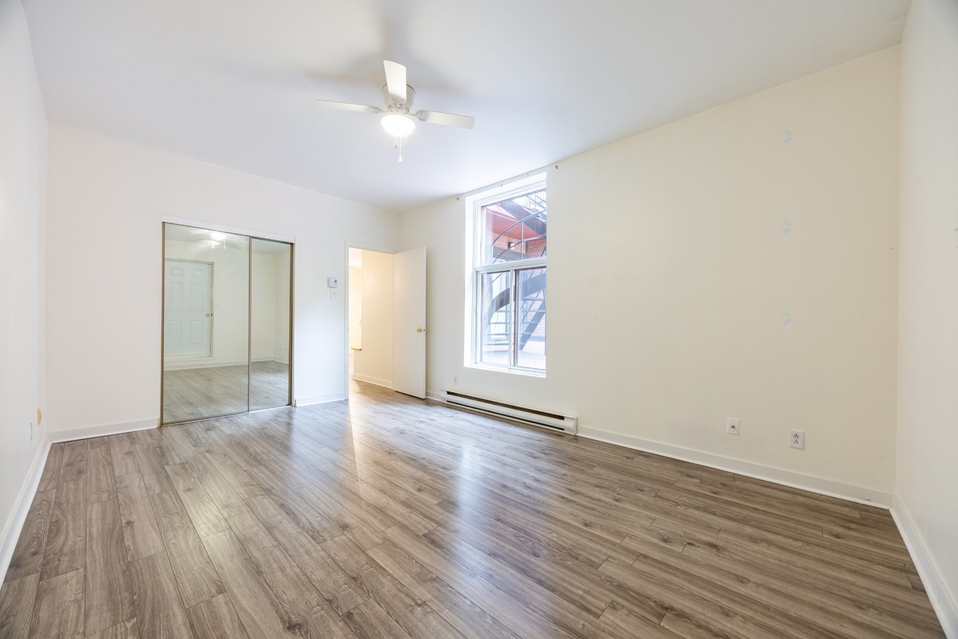 









1319


Rue Ste-Catherine E.

, 3,
Montréal (Ville-Marie),




QC
H2L2H4

