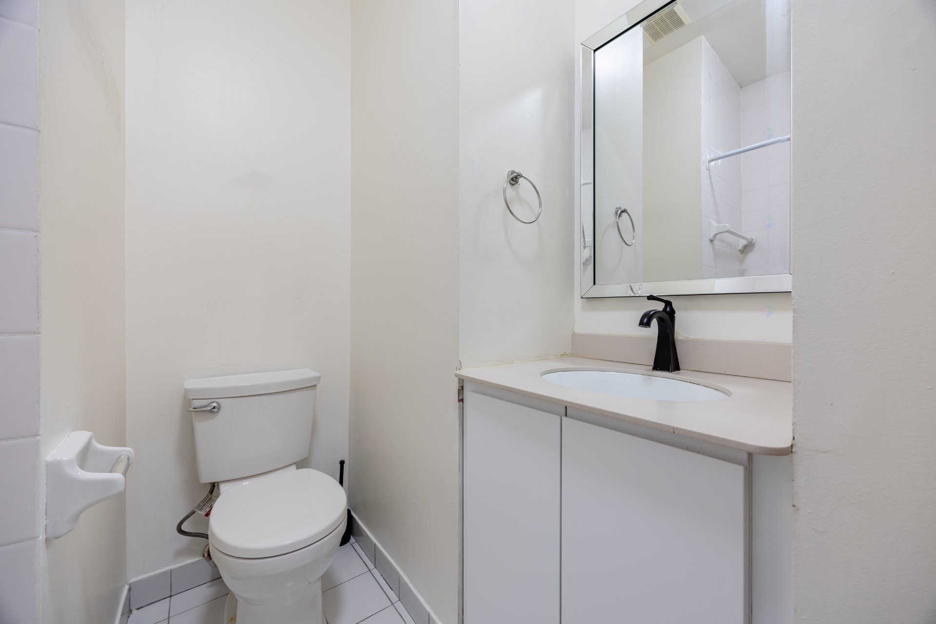 









1319


Rue Ste-Catherine E.

, 3,
Montréal (Ville-Marie),




QC
H2L2H4

