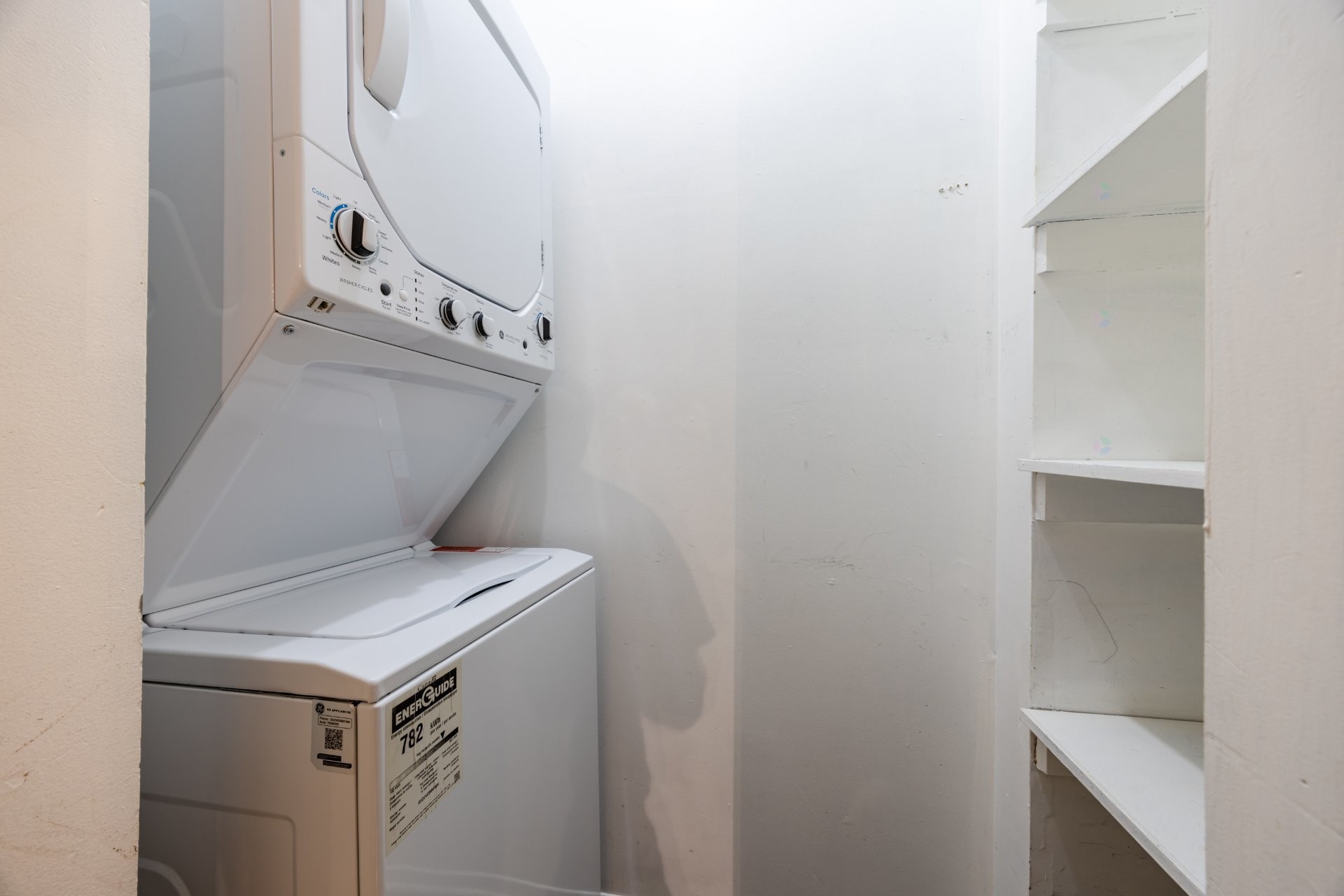 









1319


Rue Ste-Catherine E.

, 3,
Montréal (Ville-Marie),




QC
H2L2H4

