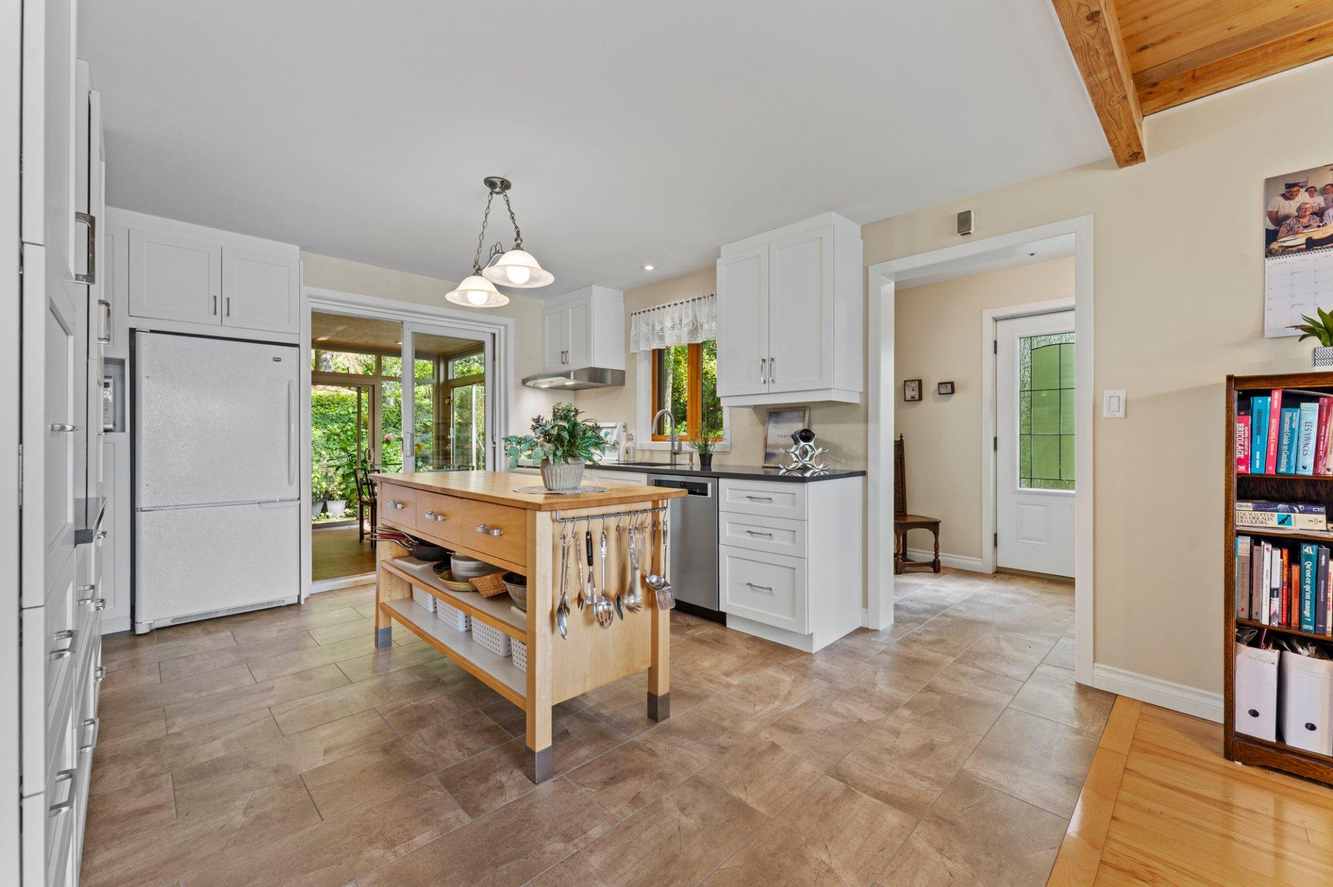 









490


Ch. Bouffard

,
Saint-Denis-de-Brompton,




QC
J0B2P0

