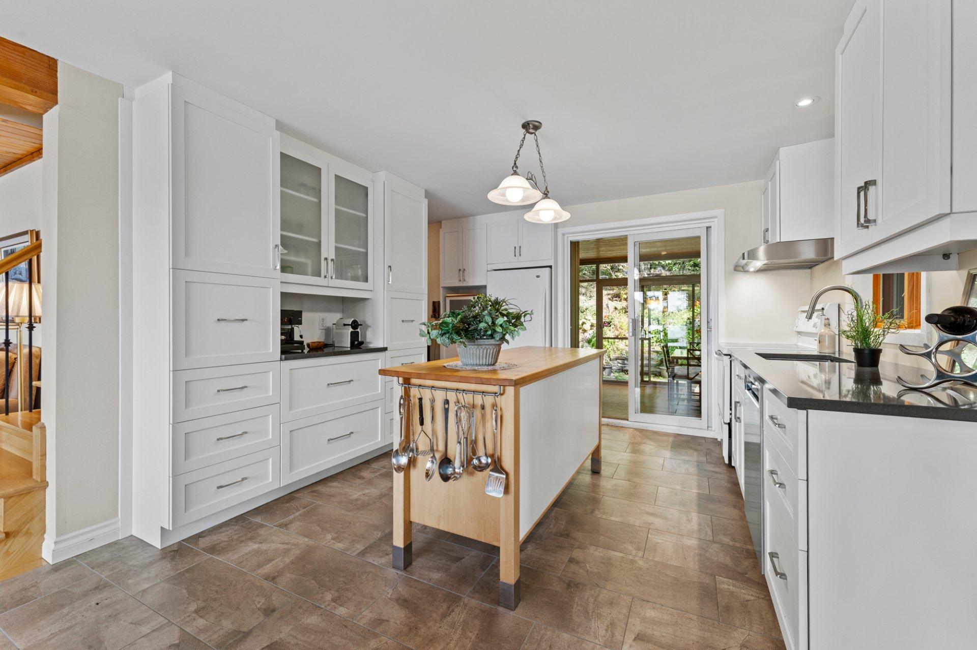 









490


Ch. Bouffard

,
Saint-Denis-de-Brompton,




QC
J0B2P0

