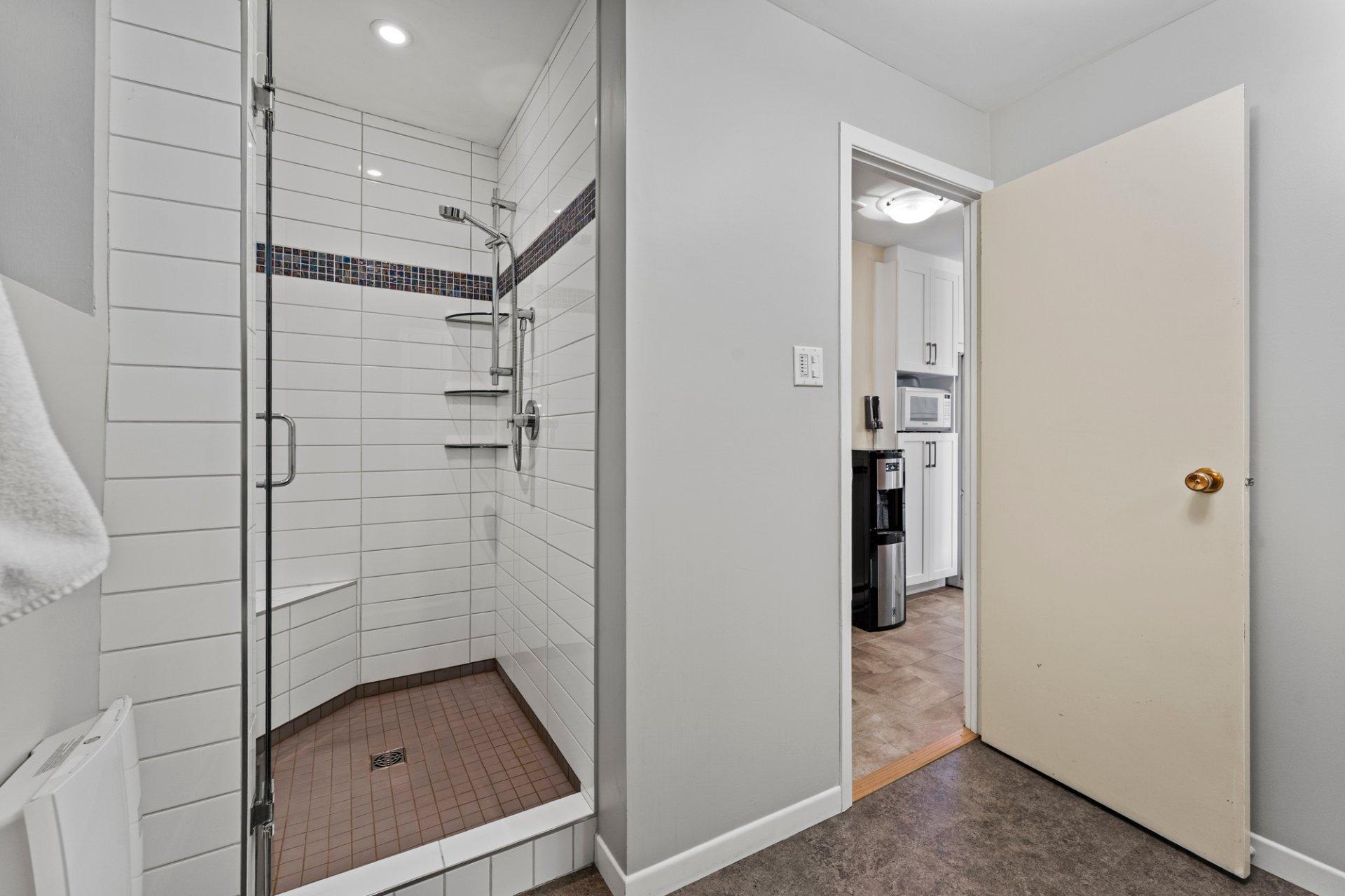 









490


Ch. Bouffard

,
Saint-Denis-de-Brompton,




QC
J0B2P0

