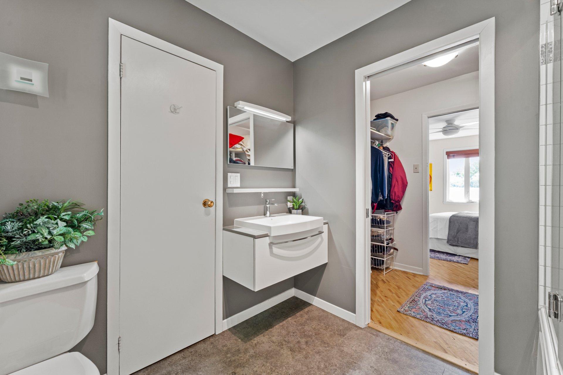 









490


Ch. Bouffard

,
Saint-Denis-de-Brompton,




QC
J0B2P0

